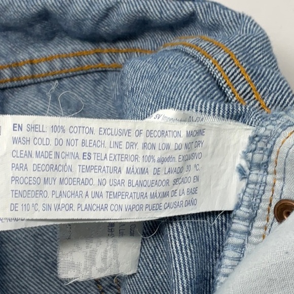 Forever 21 women’s light wash distressed denim shorts, size 29 - Picture 6 of 6